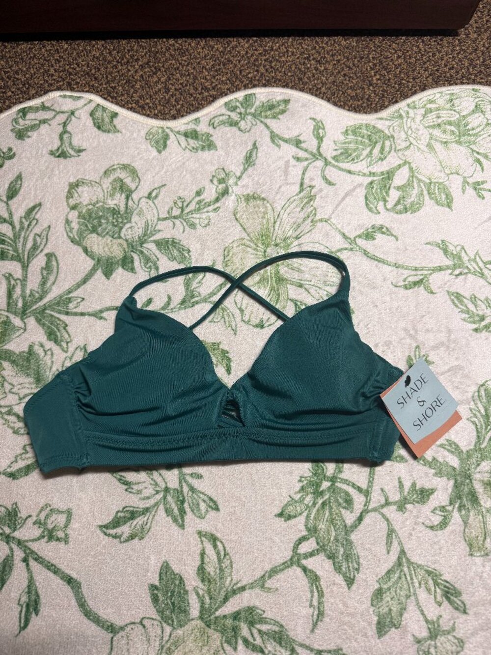 34B shade & shore dark green bikini top. v neck with keyhole cutout